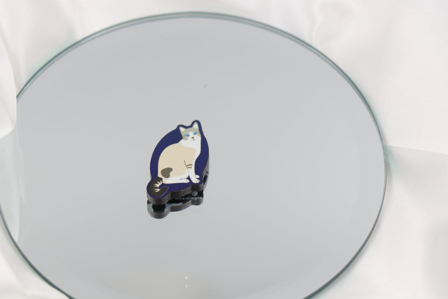 Sylvia the Siamese Cat Pin